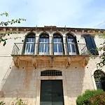 Palazzo Kut Vis