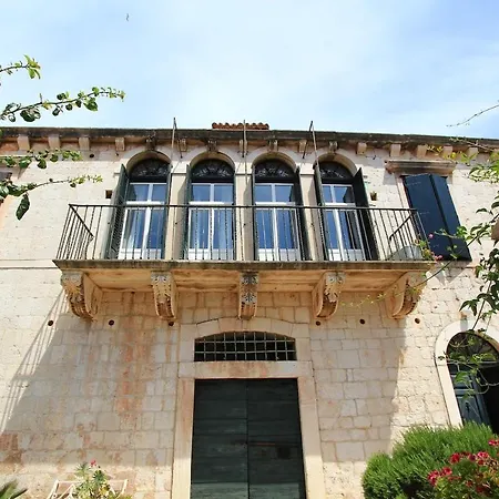 Palazzo Kut Vis